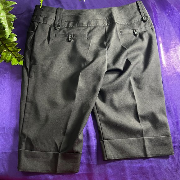 📌Tracy Evans Timeless Black Dress Shorts - Picture 2 of 13